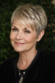 Short Haircut Women Layers, Short Pixie Cuts For Older Women, Short Choppy Haircuts For Fine Hair, Braids Tiktok, Pixie Hairstyles For Older Women, Pixie Bobs, Pixie Haircuts For Women, Popular Short Haircuts, Short White Hair