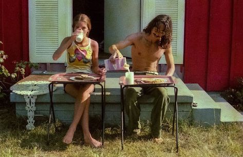 45 Intimate Portrait Photos of Young People of San Diego in the Early 1970s ~ Vintage Everyday Hippie Couple, 70s Films, 1970s Aesthetic, Everyday Life Photography, 70’s Aesthetic, Intimate Portrait, 70s Photos, Small Town America, Portrait Photos