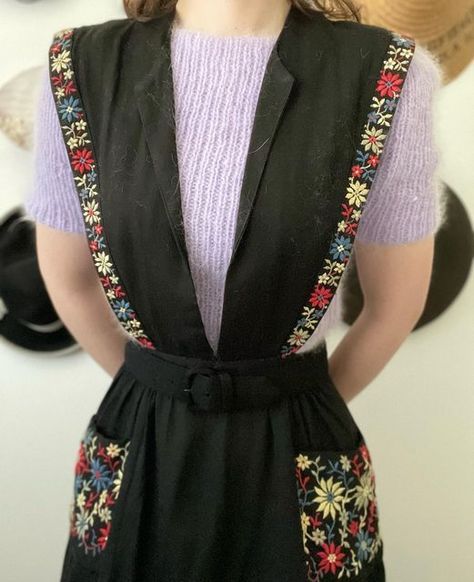 1940s Embroidery, 1940 Style, 1940s Outfits, Vintage Ootd, Vintage Knitwear, 40s Fashion, 1940s Dresses, Peasant Style, Vintage Embroidery