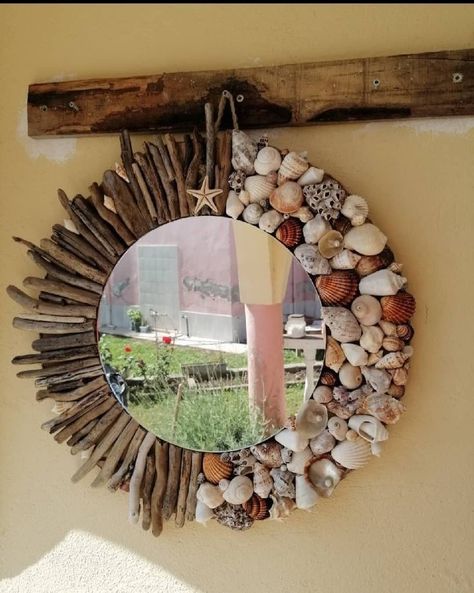 Mirror With Seashells, Ayna Susleme, Spiegel Diy, Wall Mirror Decor, Seashell Art Diy, Mirror Decor Ideas, Seashell Mirror, Boho Crafts Diy, Easy Diy Room Decor