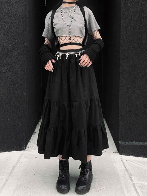 Alternative Fancy Outfit, Witchy Clothing Outfits, Cool Outfit Ideas Edgy, Alt Outfits Long Skirt, Goth Whimsical Outfits, Street Goth Fashion, Feminine Emo Outfits, Dark Academia Goth Outfit, Urbex Outfit