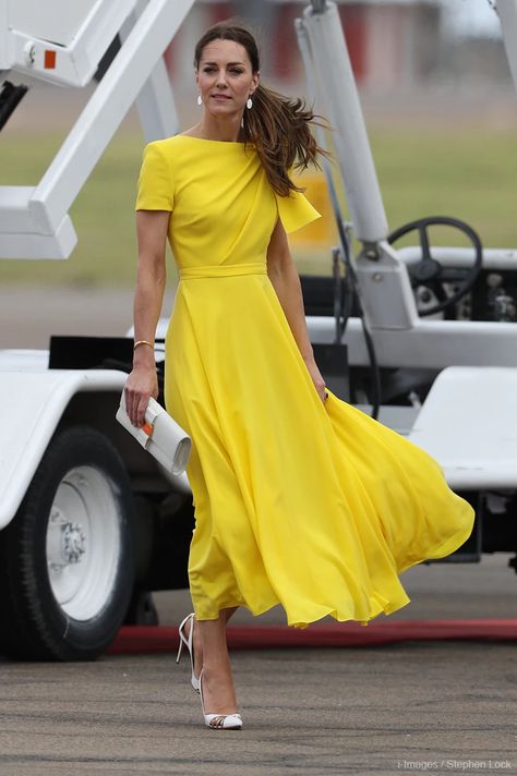 Kate Middleton Yellow, Vévodkyně Kate, Style Kate Middleton, Kate Middleton Style Outfits, Duchesse Kate, Düşes Kate, Looks Kate Middleton, Prins William, Kate Middleton Dress