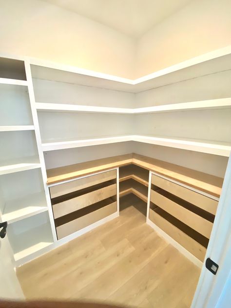 L Shape Pantry, Walk In Pantry Ideas Layout, Pantry Build, L Shaped Pantry, Walk In Pantry Ideas, Pantry Shelving Ideas, Pantry Renovation, Pantry Plans, Closet Under Stairs