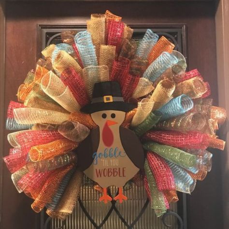 30 Thanksgiving Door Decor Ideas You'll Love - Society19 Halloween Porch Decorations Diy, Fall On A Budget, Easy Diy Thanksgiving Decorations, Thanksgiving Gifts Diy, Thanksgiving Decorations Outdoor, Diy Fall Decor Ideas, Diy Snowman Decorations, Thanksgiving Crafts For Toddlers, Thanksgiving Crafts Preschool