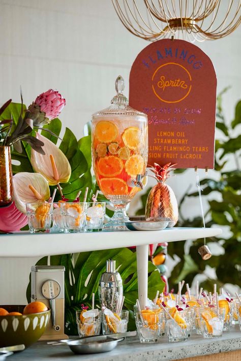 COCKTAIL BAR DESIGN | NgLp Designs shares dinner party cocktail bar inspiration barscape with environmentally-friendly compostable decorative straws and cups, Flamingo Spritz cocktails... The Venue Report, Read More » /// Photography: Alison Conklin /// #cocktails #party #decor Aperol Spritz Aesthetic Party, Aperol Spritz Station, Aperol Spritz Bridal Shower Theme, Aperol Spritz Party Theme, Aperol Spritz Party, Party Cocktail Bar, Aperol Spritz Bar, Wedding Duties, Spritz Party