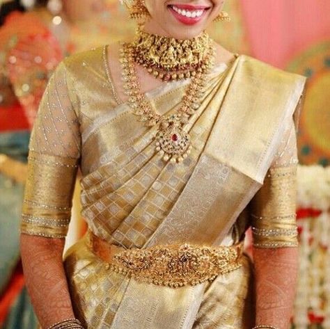 Gold Saree Wedding, Golden Color Saree, South Indian Wedding Saree, Golden Saree, Bridal Sarees South Indian, Wedding Photography Ideas, Indian Bridal Sarees, Kanjivaram Saree, Pattu Saree Blouse Designs