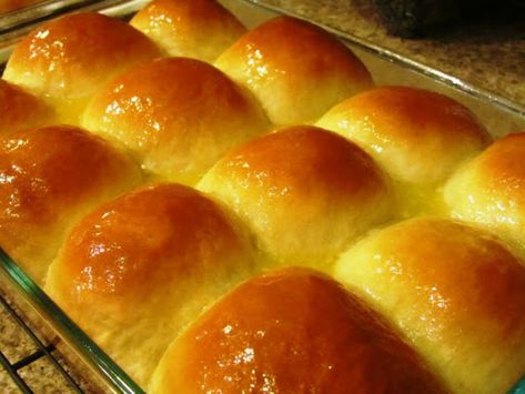 Old Fashioned Yeast Rolls Recipe, Hot Roll Recipe, Cinn Rolls, Hot Rolls, Dinner Roll Recipe, Hot Roll, Yeast Rolls Recipe, Dinner Roll, Homemade Rolls