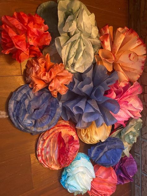 How to Make a Coral Reef Coral Reef Tissue Paper, Diy Coral Reef Decorations Tissue Paper, Coral Reef Diy Under The Sea, Coral Reef Coffee Filters, Diy Coral Reef Decorations How To Make, Crepe Paper Coral Reef, Coral Reef Display, Tissue Paper Coral Reef, Coral Reef Bedroom