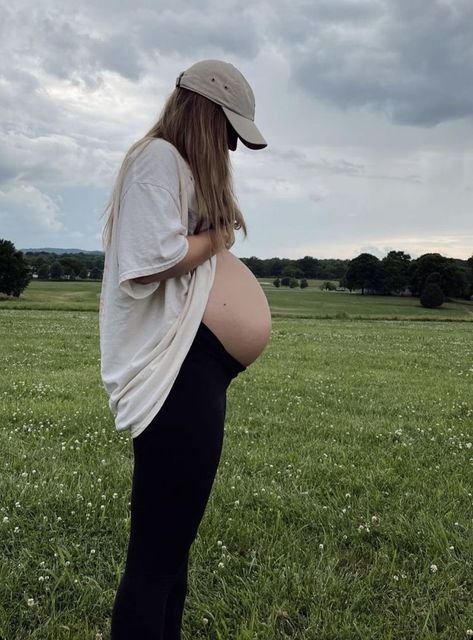 Daisy Calloway, Kim Tae Hyung, Belly Pics, Pregnancy Belly Photos, Pregnancy Bump, Belly Photos, Pretty Pregnant, Future Mommy, Stylish Maternity Outfits