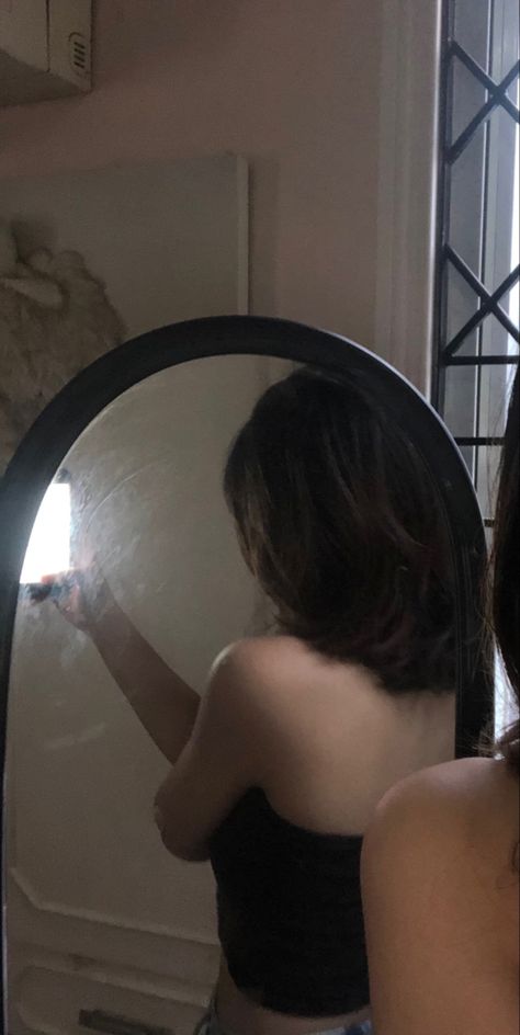 Short Hair Fake Pic, Short Hair Prank, Mirror Selfie Short Hair, Pic Prank, Arcade Fashion, Hair Mirror, Fake Photo Short Hair, Self Pictures, Shadow Photography