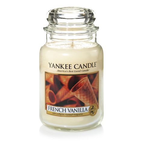 Yankee Candle Aesthetic, Yankee Candle Scents, Candle Obsession, Vanilla Scented Candles, Fragrant Candles, Vanilla Candle, Cute Candles, Candle Aesthetic, Vanilla Fragrance