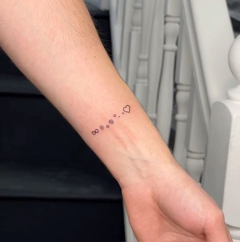 Eternal Sunshine Tattoo Ariana Grande, Ariana Grande Inspired Tattoos, Ariana Grande Tattoos Inspired, Ariana Grande Tattoo Ideas, Eternal Sunshine Tattoo, Mn Tattoo, Tatoos Art, Ariana Grande Tattoos, Ariana Grande Tattoo