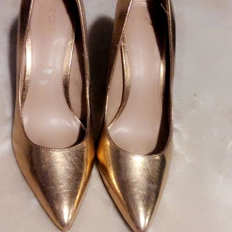 BCBGeneration Rose Gold Metallic Pumps Heels Rose Gold Pumps, Metallic Pumps, Bcbgeneration Shoes, Only Shoes, Pumps Heels, Gold Metal, Pumps, Rose Gold, Heels