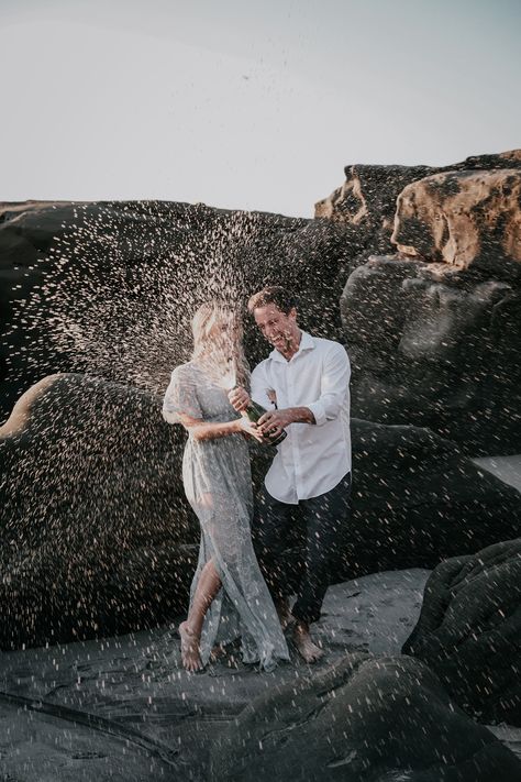 Champagne Pictures Photography, Engagement Champagne, Champagne Shower Photography, Engagement Photoshoot Champagne, Champagne Engagement Photos, Surprise Proposal Photoshoot, Engagement Photo Champagne, Champagne Photoshoot, Engagement Photos With Champagne