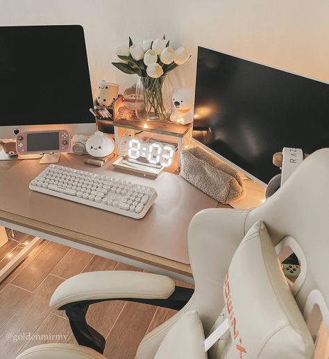 Desk Setup Workspace Inspiration, Desk Setup Workspace, Beige Desks, Cozy Desk, Study Desk Decor, Computer Desk Setup, Cozy Home Office, Aesthetic Room Ideas, Desk Inspiration