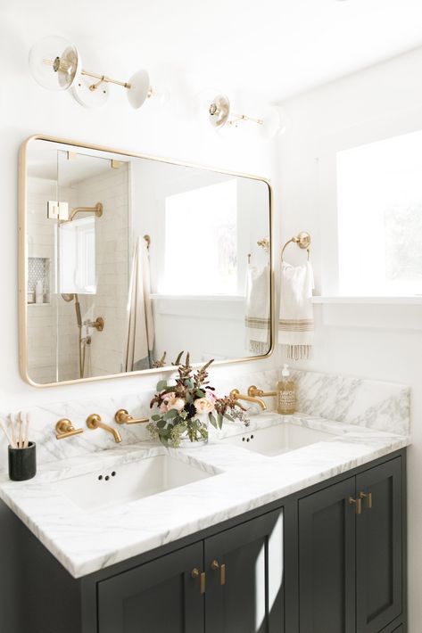 Small Bathroom Mirrors, Bathroom Mirror Ideas, Bathroom Mirror Design, Bathroom Mirror Frame, Mirror Ideas, Pink Living Room, Stunning Bathrooms, Double Vanity Bathroom, Cool Mirrors