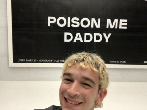 Blonde Matty Healy can have my uwus Love It If We Made It, The 1975 Funny, Matty 1975, Matthew Healy, Matt Healy, Tyler Blackburn, Online Relationship, Matty Healy, The 1975