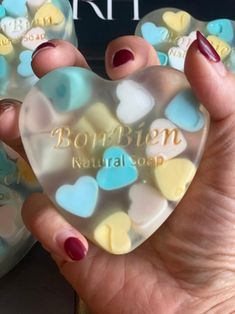 Soap Decorating Ideas, Selling Soap, Cute Soap, Soap Design Ideas, Valentine Soap, Wedding Soap, Homemade Soap Bars, Savon Diy, Diy Soap Bars