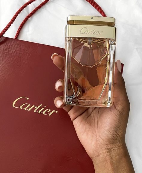 Parfum Aesthetic, Cartier Perfume, Fragrance Lab, Expensive Perfume, Perfume Display, Makeup For Black Skin, Fragrances Perfume Woman, Perfume Collection Fragrance, Girly Phone Cases