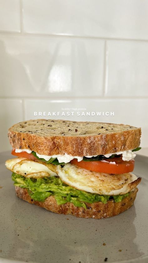 Kayla | student dietitian | HEALTHY BREAKFAST SANDWICH 🥪🥑🍳 Starting the day right with a hearty sourdough breakfast sandwich. So simple yet so delicious! follow… | Instagram Healthy Food Sandwich, Breakfast Simple Ideas, Veggie Breakfast Sandwich, Healthy Breakfast With Bread, Bread Egg Recipes Breakfast, Healthy Gluten Free Breakfast Ideas, Sourdough Egg Sandwich, Breakfast Asthetic Pics, Healthy Breakfast Bagel Sandwich