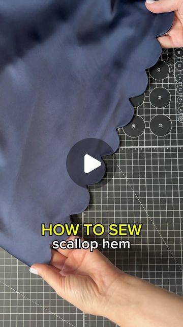 Julija Gobere on Instagram: "One of the ways how to sew a scallop hem🤗 Extra tip: use the template to press the scallop hem easier and quicker!🤫🤗

#howtosew #sewingideas #ilovesewing" Scalloped Neckline Pattern, Sew Scalloped Edge, Scalloped Curtains Diy, How To Make Scallops, Scalloped Fabric, Sewing Hems, Scallop Hem, Sewing Embellishments, Creative Corner