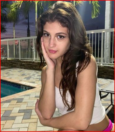 How Old is Jenny Popach ? Jenny Popach Age, Slip, Bio, Wiki Jenny Popach, Tiktok Star, Famous Americans, Marital Status, How Old, Middle Class, Social Media Influencer, Dance Videos, Influencer