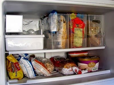 Above is a great idea how she took inexpensive file bins {clear ones are best} and sorted her frozen things that way. Organize Freezer, Clear Folder, Spring Organization, Base Housing, File Boxes, Clear Bins, Freezer Organization, Maple Kitchen, Apartment Stuff