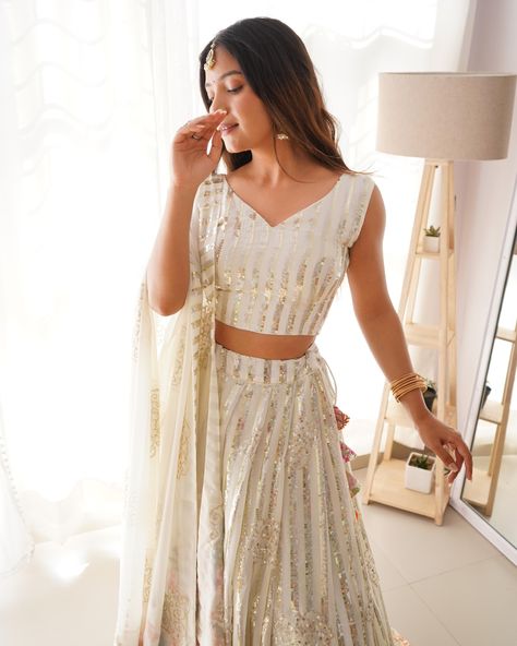 Premium White Sequins Lehenga Lehengha Fabric : Faux Georgette Work : sequins Inner : Crep Type: semi stitch Size : Up to 44” Length : approximately 42” Flair : 3.5mtr with canvas patta & can can Blouse Fabric : Faux Georgette Work : sequins Type: Unstitch Size : Up to 44 Dupatta Fabric : Faux Georgette Work : sequins Length: 2.20mtr Weight: 2kg price - @ just Rs.2799 Please DM us for enquiries and order. #lehengacholi #lehenga #replicalehenga #ootd #ootn #fashion #indianfashion #india... White Lehenga Choli, Sequins Lehenga, Lehenga Bridesmaid, Lehenga Choli Designs, Lehenga Bridal, White Lehenga, Sabyasachi Lehenga, Outfits Indian, Wedding Lehengas