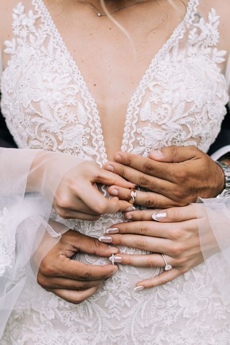 A couple exchanging rings at their intimate backyard wedding in Southern California Wedding Toast Pictures, Wedding Pictures With Wedding Party, Trendy Wedding Pictures, Wedding Astethic Picture, Micro Wedding Photography, Bright And Airy Wedding Photography, Must Have Wedding Shots, Unique Wedding Poses, Details Wedding Photography