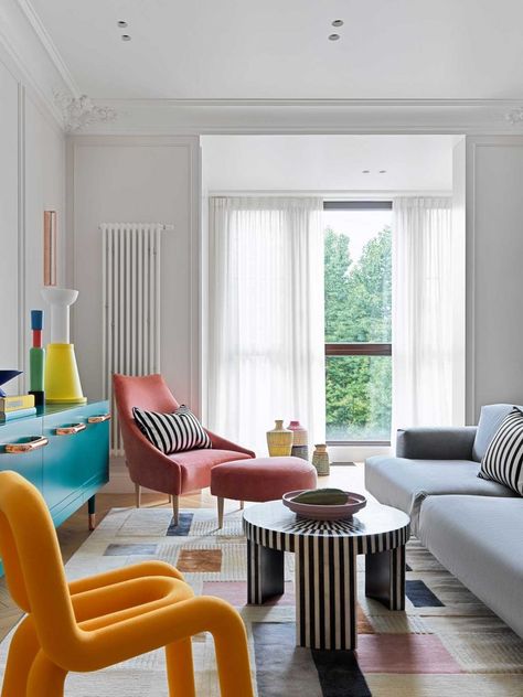 A Colorful Apartment in Moscow With a Parisian Feel Booth Inspo Aesthetic, Modern Colourful Interior, Colorful Apartment Decor, Memphis Furniture, Postmodern Interior Design, Furniture Design Unique, Design Interior Modern, Bold Interior Design, Colorful Apartment