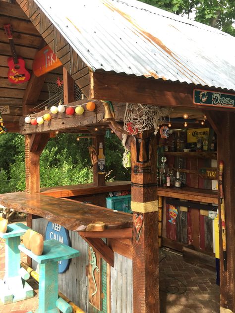 Tiki Bar Restaurant Ideas, Back Porch Bar Ideas Diy, Tiki Pool Bar, At Home Tiki Bar, Garden Tiki Bar Ideas, Tiki Bar By Pool, Rustic Tiki Bar Ideas, Tiki Bar Backyard, Tikki Bar Backyard Diy