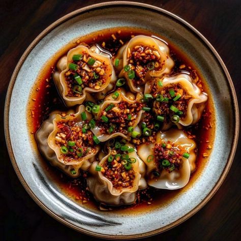 Chilli Oil Dumplings, Soup Dumplings Aesthetic, Fancy Chinese Food, Chinese Cuisine Aesthetic, Fancy Asian Food, Chilli Dumplings, Chinese Food Aethstetic, Dumpling Aesthetic, Momos Street Food