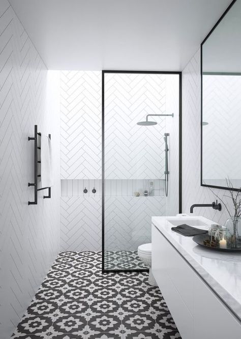 Black And White Floor Tiles, White Floor Tiles, Black And White Floor, Monochrome Bathroom, Half Bathroom Remodel, Decor Baie, Bathroom Trends, Shower Remodel, Shower Screen