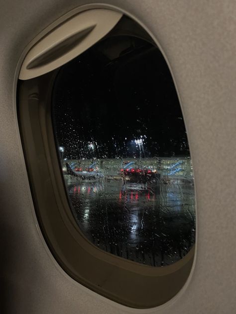 airplane window at night airplane dark mode dark aesthetic airplane aesthetic airport aesthetic rain aesthetic traveling travel pictures Airport Aesthetic Winter, Night Flight Window, Airport At Night Aesthetic, Future Flight Attendant Aesthetic, Airport Aesthetic Night, Airplane Aesthetic Night, Night Flight Aesthetic, Airplane At Night, Plane At Night