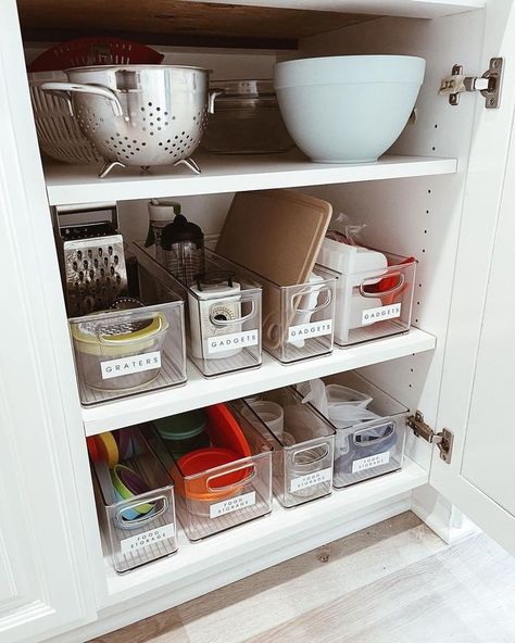 #storagehacks #organization #storageideas Food Tin Storage Ideas, Small Kitchen Cupboards, Storage Ideas Pantry, Pantry Cabinet Ideas, Small Pantry Ideas, Organize A Small Pantry, Shelving Pantry, Shelves Pantry, Pantry Food Storage