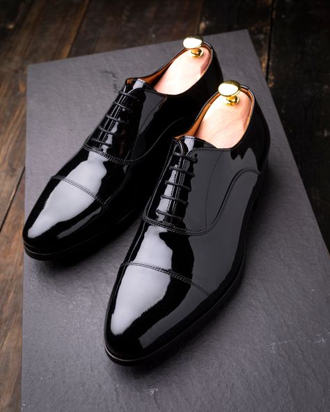 Shiny Suit Shoes, Wedding Shoes For Men Black, Shiny Oxford Shoes Outfit, Black Shoes For Tuxedo, Grooms Wedding Shoes, Men Wedding Shoes Grooms, Shoes For Tuxedo Men, Shoes For Suits Men, Party Wear Shoes For Men