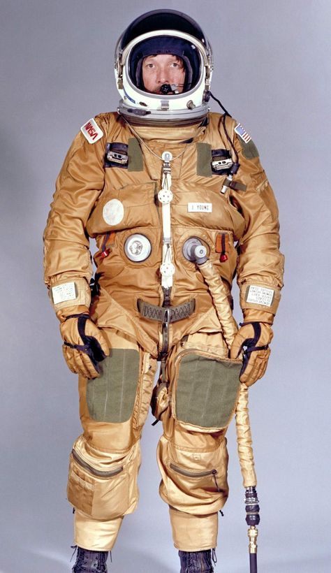 NASA's future plans look as ridiculous as the first spacesuit. Astronaut Fashion, Nasa Clothes, Astronaut Suit, Apollo 1, Nasa Space Shuttle, Space Fashion, Neil Armstrong, Space Suit, Space Nasa