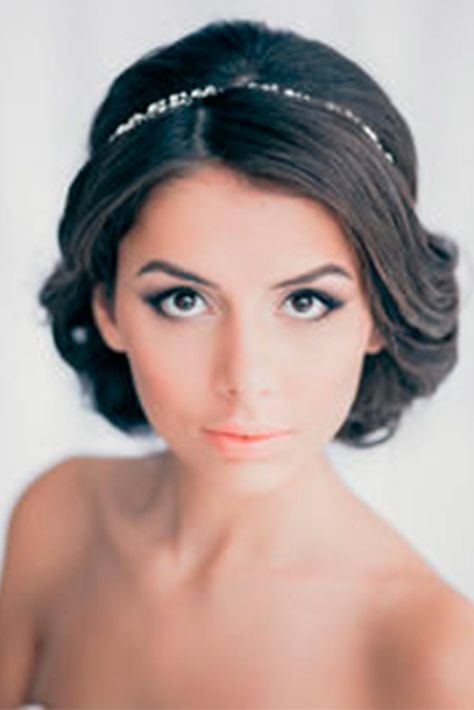 18 Lovely Wedding Hairstyles For Short Hair These ideas of wedding hairstyles for short hair will make all your guests and your hubby-to-be say wow. http://glaminati.com/wedding-hairstyles-for-short-hair/ Greek Hair, Wedding Hair Side, Square Face Hairstyles, Evening Hairstyles, Romantic Hairstyles, Prom Hairstyles For Short Hair, Modern Haircuts, Wedding Hairstyles With Veil, Best Wedding Hairstyles