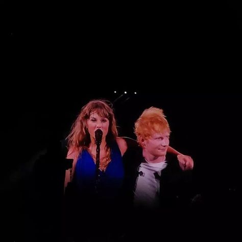 Ed and Taylor performing Everything has changed × end game × thinking out loud???!!!!❤🖤💚 #tayed #londonnight1 #edsheeran #taylornation #theerastourtaylorswift The 1 Taylor Swift, Taylor Performing, Taylor Swift Guitar, Everything Has Changed, End Game, Everything Has Change, Thinking Out Loud, Guitar Tabs, Taylor Swift 13