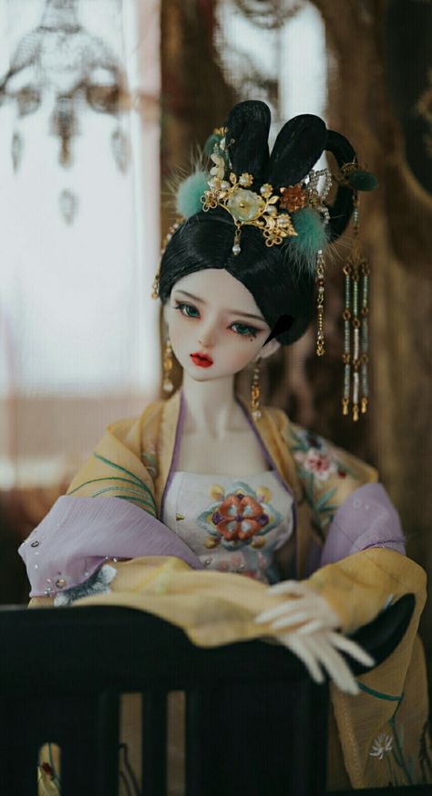 Vintage Long Hair, Barbie India, Vintage Hairstyles For Long Hair, Chinese Princess Dress, Chinese Princess, Chinese Dolls, Headpiece Diy, China Doll, Dolls Vintage