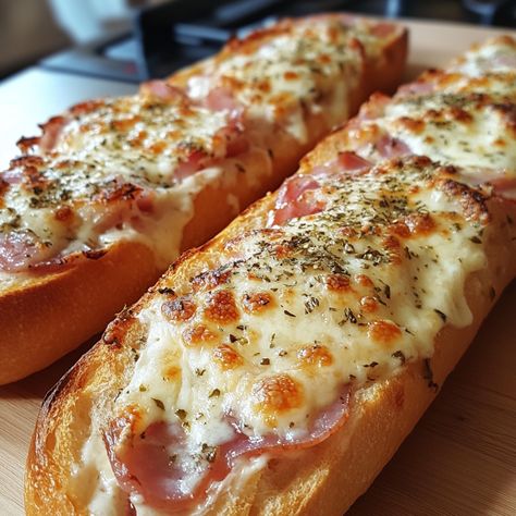 Ham and Mozzarella Stuffed Baguettes: A Family Delight 🍞🧀🥖 Are you looking for a delicious idea for a family dinner? These ham and mozzarella stuffed baguettes are easy to prepare and will delight the taste buds of young and old alike! A dish to share without moderation! 😋✨ Ingredients: - 2 baguettes - 200 g mozzarella - 150 g ham - 1 tomato - 1 teaspoon olive oil - A few fresh basil leaves - Salt and pepper to taste Instructions: 1. Preheat your oven to 180°C (thermostat 6). 2. While the ove... Baguette Pizza, Stuffed Baguette, Pizza Baguette, Mini Pizza, Basil Leaves, Fresh Basil, The Taste, Family Dinner, Taste Buds