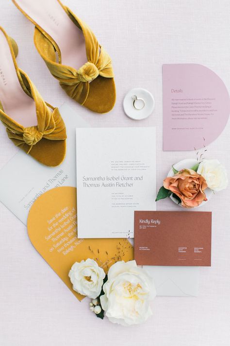 Spring Wedding Stationary, Mustard Yellow Wedding, Mustard Wedding, Yellow Wedding Bouquet, Autumn Invitations, Modern Wedding Stationery, Wedding Color Combos, Modern Wedding Inspiration, Wedding Organization