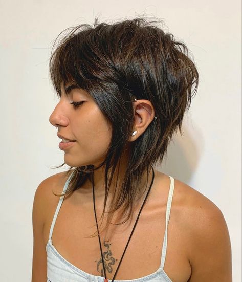 Punky Hair, Short Hair Color Ideas, Rocker Hair, Short Shaggy Haircuts, Stacked Bob Hairstyles, Short Brown Hair, Messy Short Hair, Hair Techniques, Long Layered Haircuts