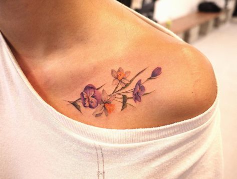 30+ December Birth Flower Tattoos: Narcissus Flower - 100 Tattoos Collarbone Flower Tattoo, Flower Tattoo Narcissus, December Birth Flower Tattoo Narcissus, December Flower Tattoo, December Birth Flower Tattoo, Narcissus Tattoo, Narcissus Flower Tattoos, Illustrative Tattoos, Flower Tattoo Stencils