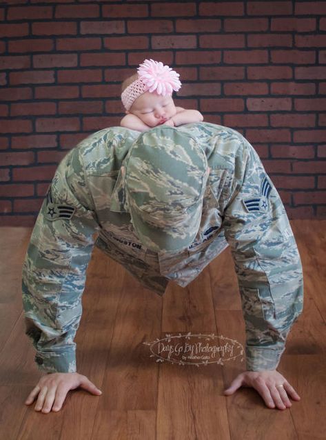 The emotional stories behind these images will make you proud to be an American. Military Baby Pictures, Army Baby, Military Baby, Military Photography, Foto Baby, Newborn Shoot, Military Photos, Newborn Baby Photography, Newborn Photoshoot