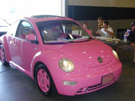 Pink Vw Beetle, Pink Volkswagen Beetle, Pink Beetle, Slug Bug, Motos Vintage, Hello Kitty Car, Bug Car, New Car Accessories, Volkswagen New Beetle