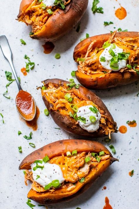 Slow Cooker Chicken Enchilada Stuffed Sweet Potatoes, Sweet Potato Slow Cooker Recipes, Enchilada Stuffed Sweet Potatoes, Enchiladas Sauce, Homemade Enchilada Sauce Recipe, Recipes With Enchilada Sauce, Stuffed Sweet Potatoes, Clean Chicken, Loaded Sweet Potato