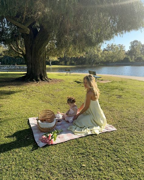 Little moments with my family that I never want to forget 🤍 Italian Family Aesthetic, Motherhood Aesthetic, Aesthetic Countryside, Countryside Aesthetic, Aesthetic Picnic, Picnic Summer, Mother Son Photography, Italian Family, Moms Goals