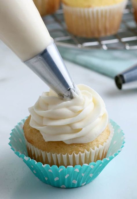 SIMPLE Cream Cheese Frosting - Simple Party Food No Bake Mini Cheesecake, Simple Cream Cheese Frosting, Simple Party Food, Make Frosting, Vanilla Wafer Crust, Making Cupcakes, Mini Cupcake Pan, Best Buttercream Frosting, Vanilla Wafer