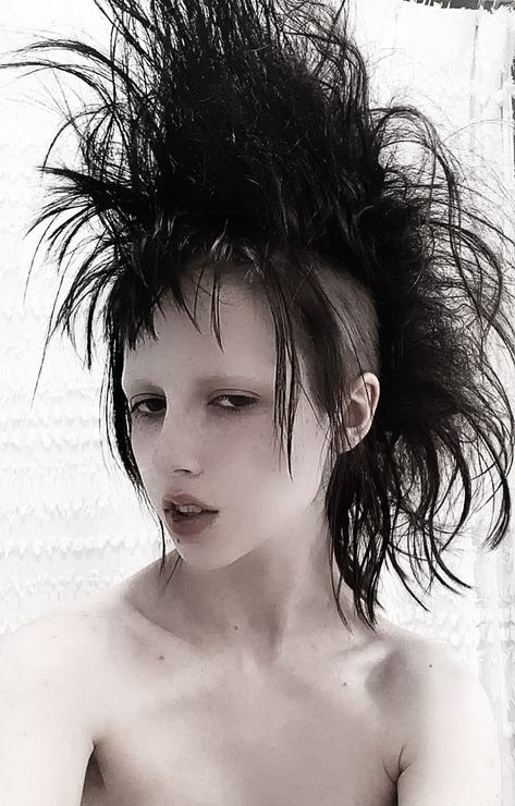 Shaved Dyed Hair Designs, Goth Mohawk, Hairstyles Goth, Rainbow Goth, Punky Hair, Oc Hair, Mohawk Hair, Mohawk Hairstyle, Goth Subculture